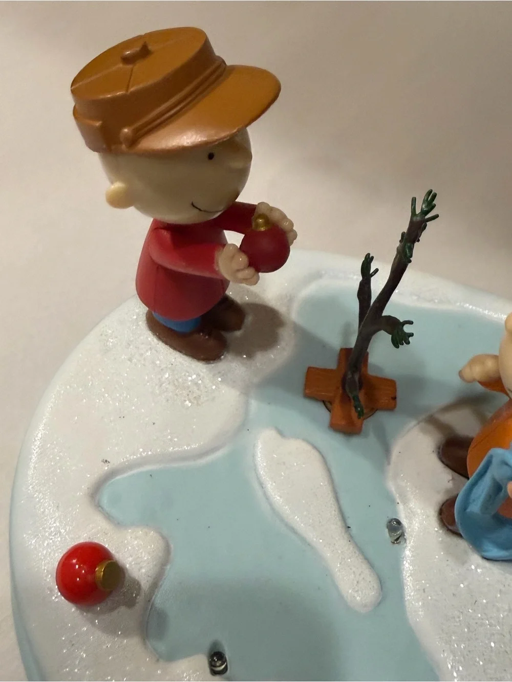 2015 Kurt Adler Peanuts Christmas Animated Table Piece, Snoopy, Charlie & Linu